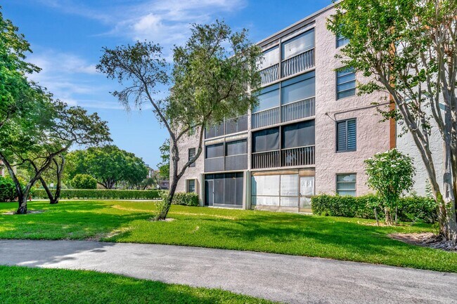 Building Photo - 7280 Amberly Ln