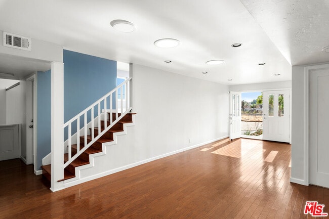 Building Photo - 3818 Seahorn Dr