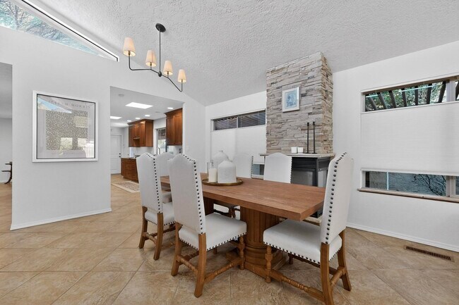 Building Photo - 9735 Village Green Dr NE