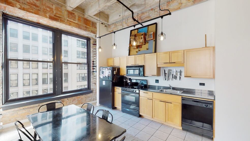 Dinning/Kitchen - 20 N State St