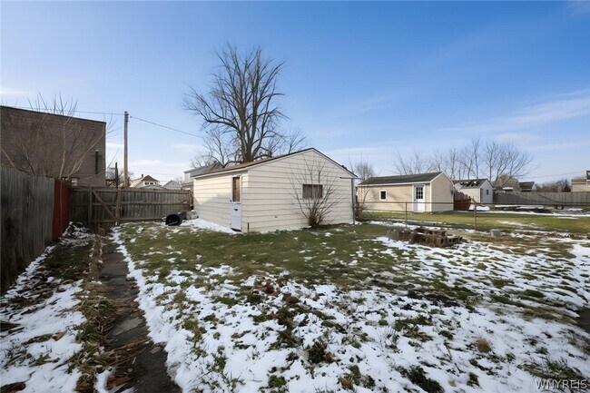 Building Photo - 3028 Welch Ave