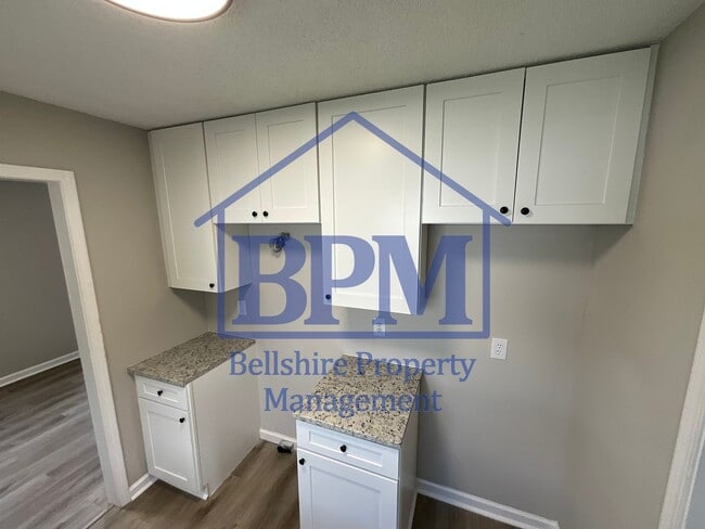 Building Photo - Completely Renovated 3 Bed, 2 Bath Home in...