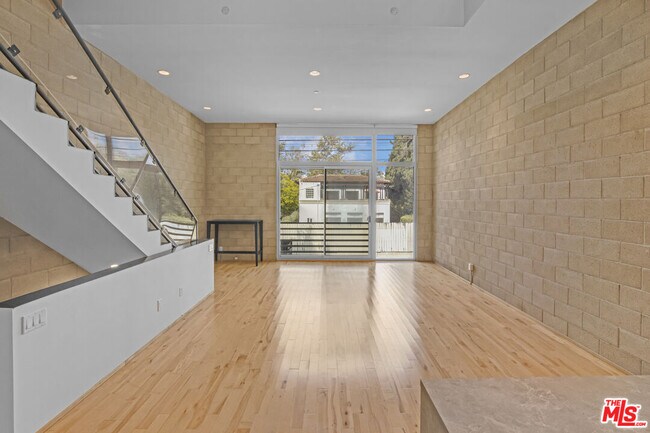 Building Photo - 717 Highland Ave