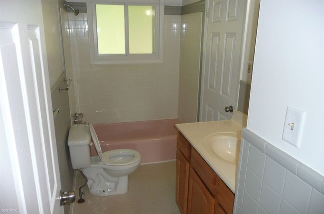 Building Photo - 3 br, 1 bath House - 1025 Western Dr 1025 ...