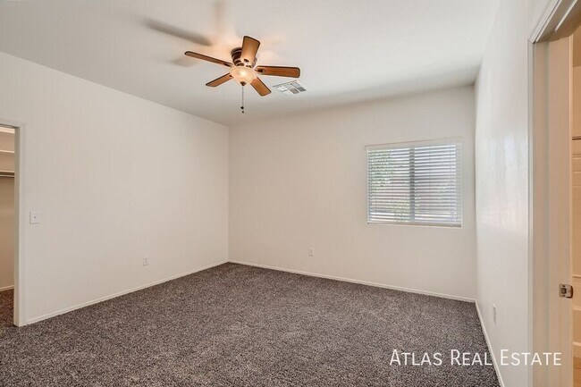 Building Photo - 8437 W Green Kingfisher Ln