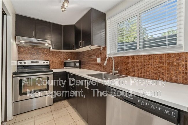 Building Photo - 9050 N Elm Ct