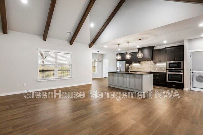 Building Photo - 2 Cawood Dr