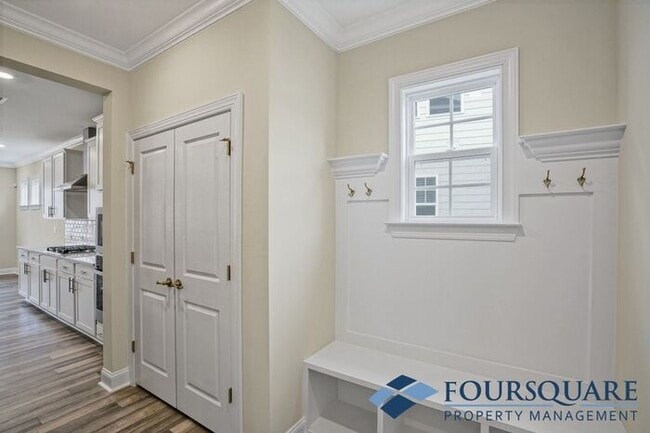 Building Photo - Charming 3-Bed Ranch Home with Modern Kitc...