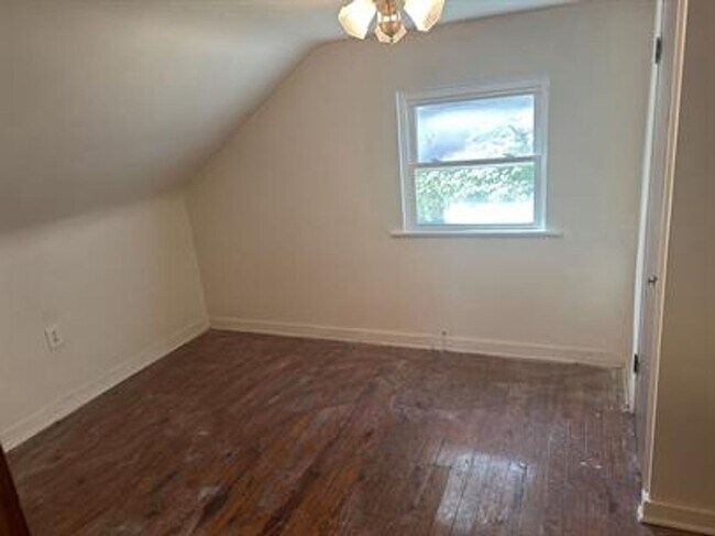 Building Photo - 3 bed/ 1 bath House for rent Clairton, PA