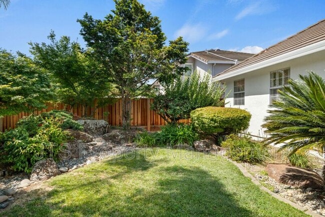 Building Photo - 7723 River Landing Dr