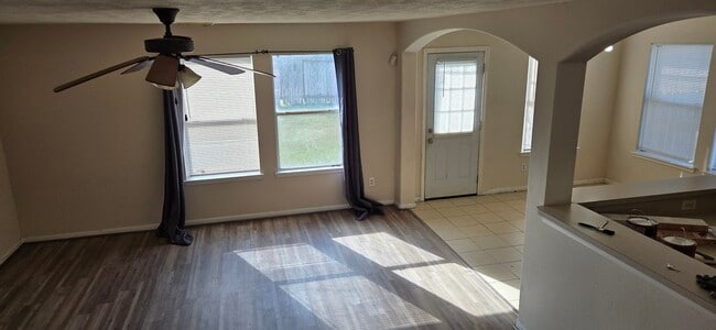 Building Photo - 14127 Magnus Ln