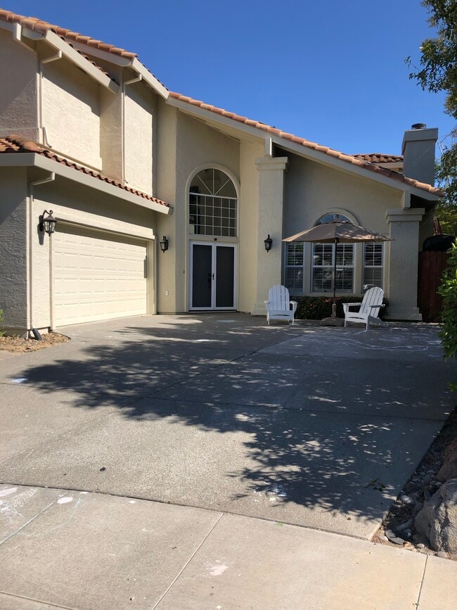 Building Photo - 3331 Grosbeak Ct