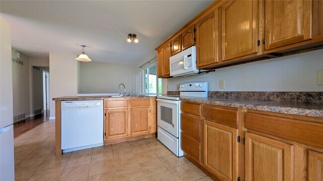 Building Photo - 3356 Clemens Dr