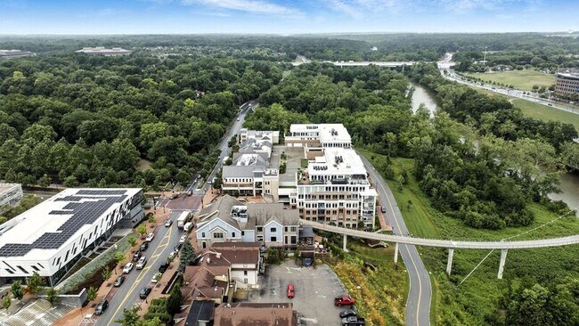 Building Photo - 105 N Riverview St