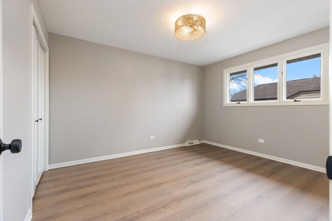 Building Photo - 8518 Candlelight Dr W