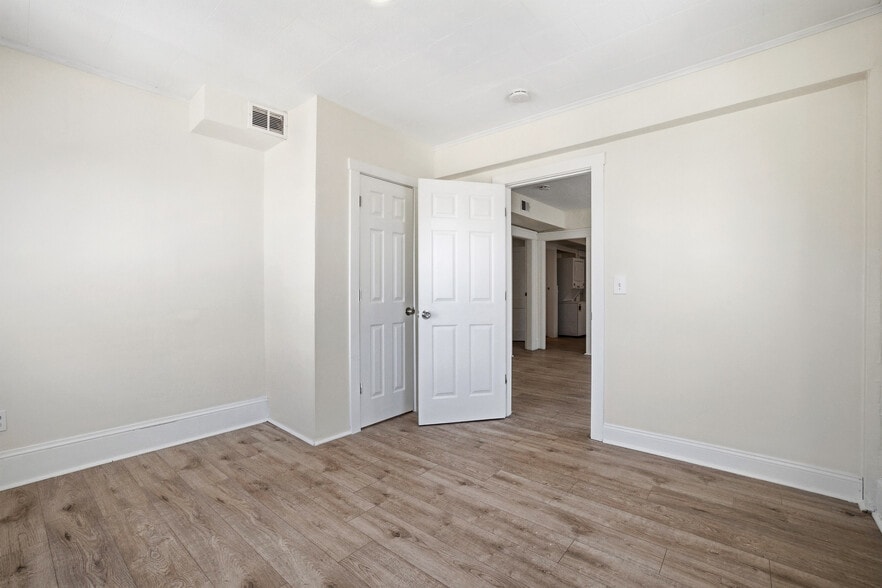 Building Photo - 12 Hillside St