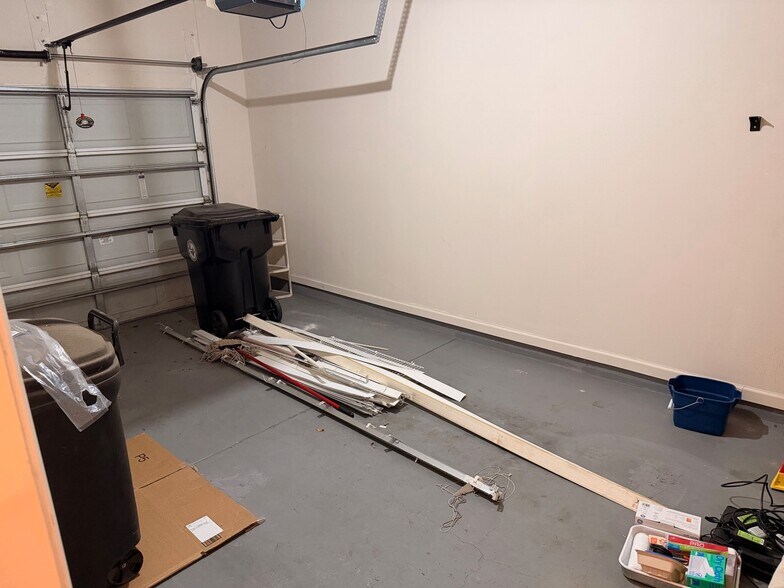 Building Photo - 773 Crystal Way