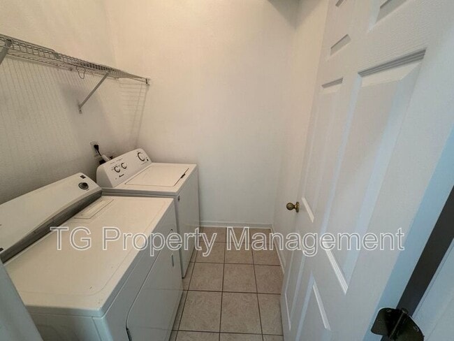 Building Photo - 5760 Sandstone Way