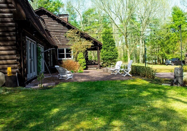 Building Photo - 154 Grove St