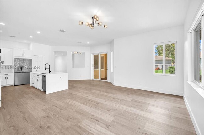 Building Photo - 19381 Stonebrook St