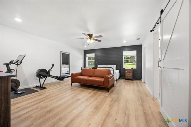 Building Photo - 921 Indian Trail