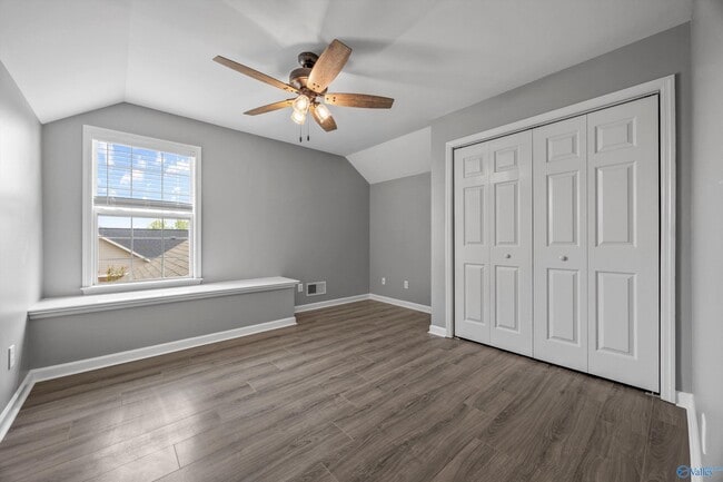 Building Photo - 5104 Frankford Dr SE