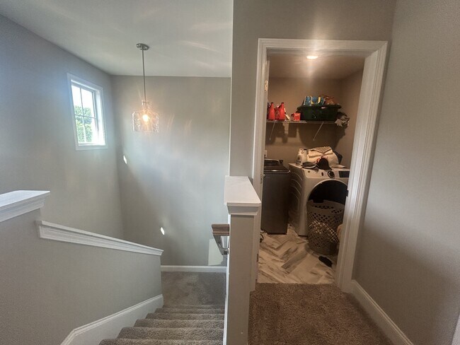 Building Photo - 427 Mattingly Dr