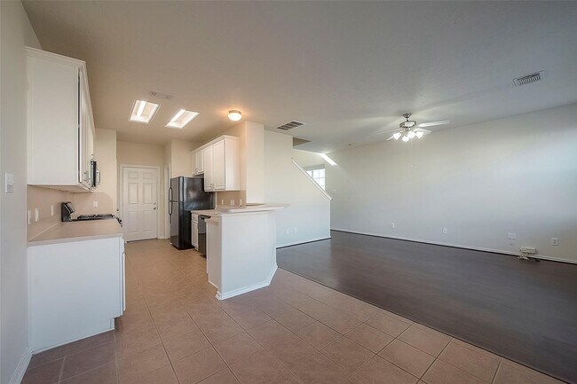 Building Photo - 14330 Fairbuff Ln