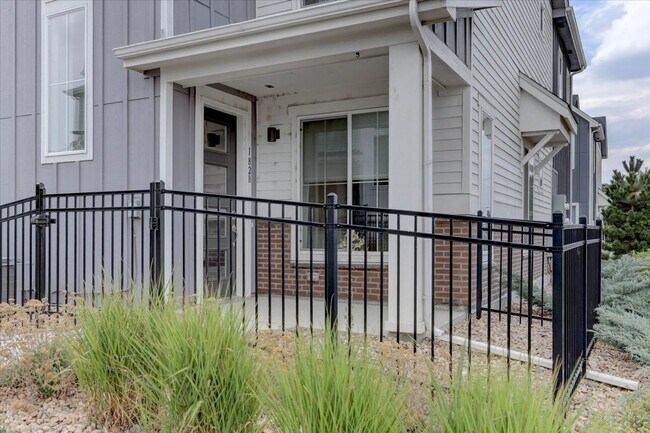 Building Photo - 1828 S Poplar Ct
