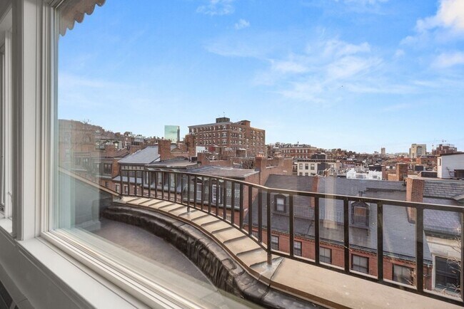 Building Photo - 32 Hancock St