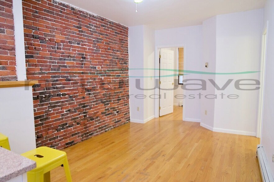 Building Photo - 73 Hudson St