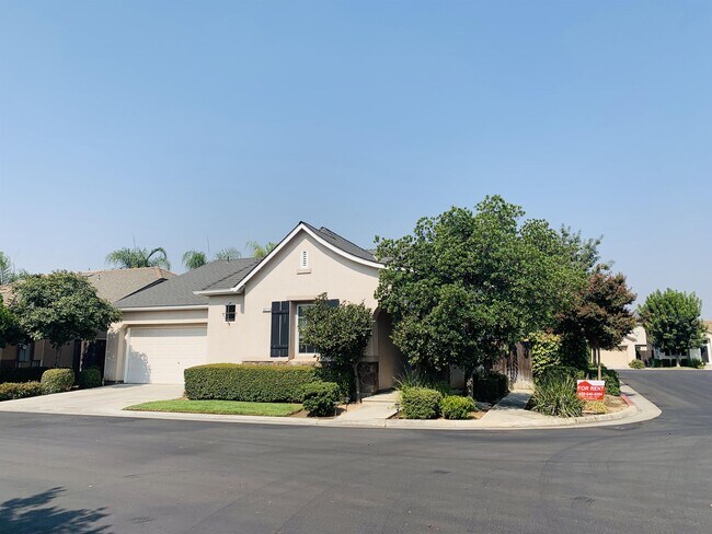 Building Photo - 5577 N Plum Ln