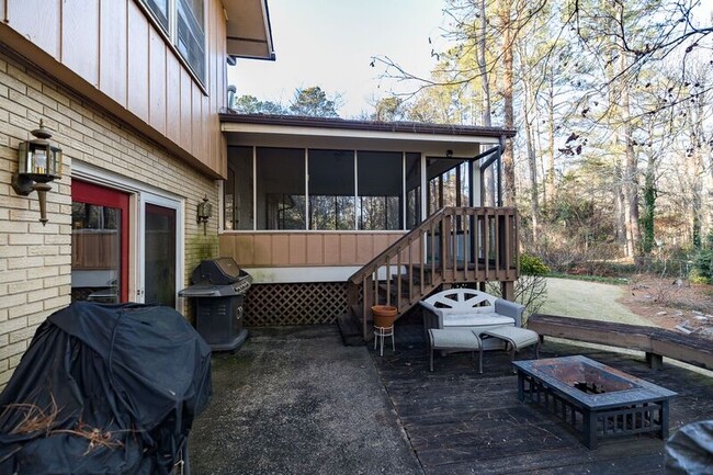 Building Photo - 265 Ponderosa Dr