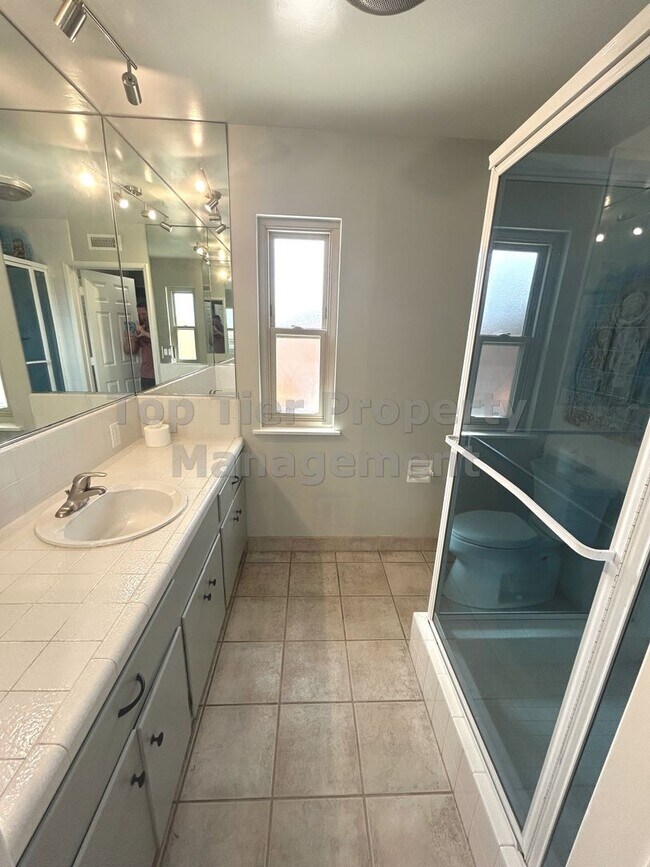Building Photo - ***Oceanside Charmer 3 bed / 2 bath House ...