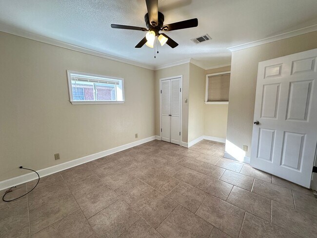 Building Photo - GORGEOUS 4/3 BROADMOOR HOME-UPDATED-MUST SEE!