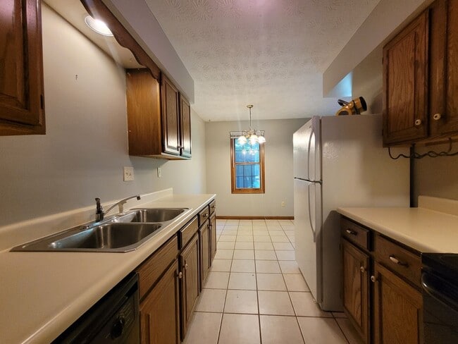 Building Photo - 3 Bedroom, 2.5 Bath Townhouse in Beavercreek!