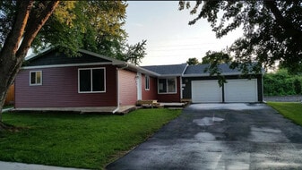 Building Photo - 3302 29th Ct S