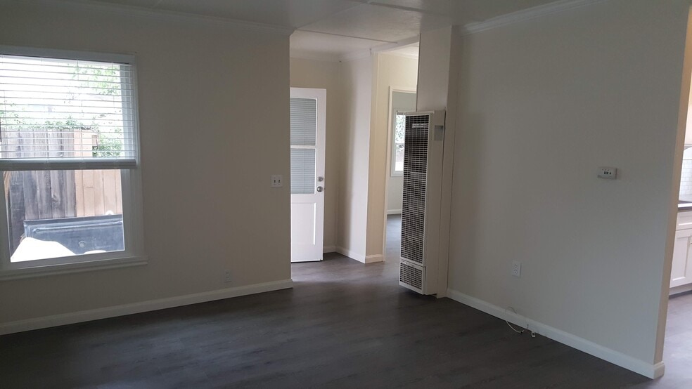 Building Photo - 663 Rose Ave