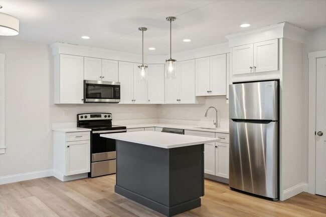 Building Photo - 24 Foliage Way