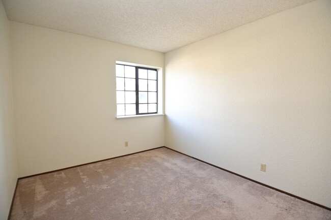 Building Photo - SFR near 880 & 84 -Minutes from Paseo Padr...