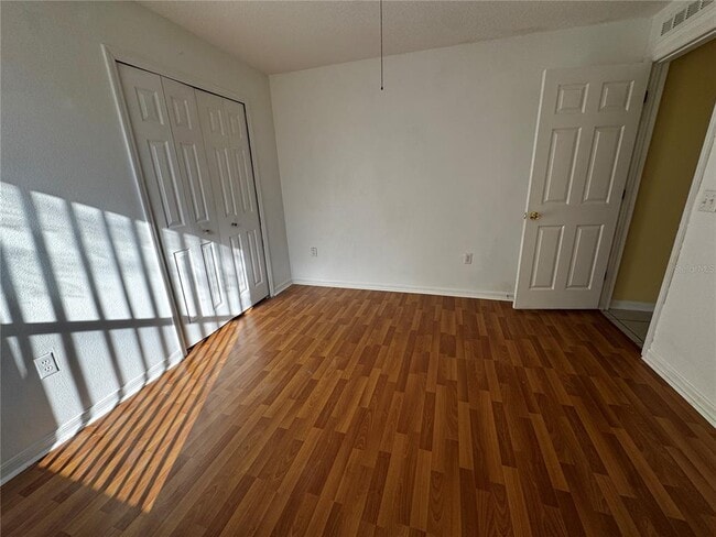 Building Photo - 1043 Vanderbilt Dr