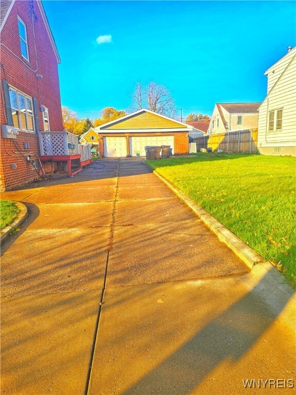 Building Photo - 190 Clover Pl