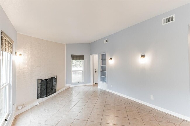 Building Photo - 807 Azie Morton Rd