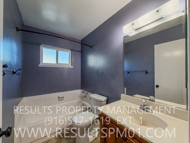 Building Photo - Spacious 4 Bedroom Home with Yard