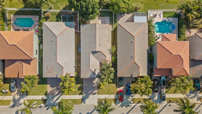 Building Photo - 3800 Woodfield Dr