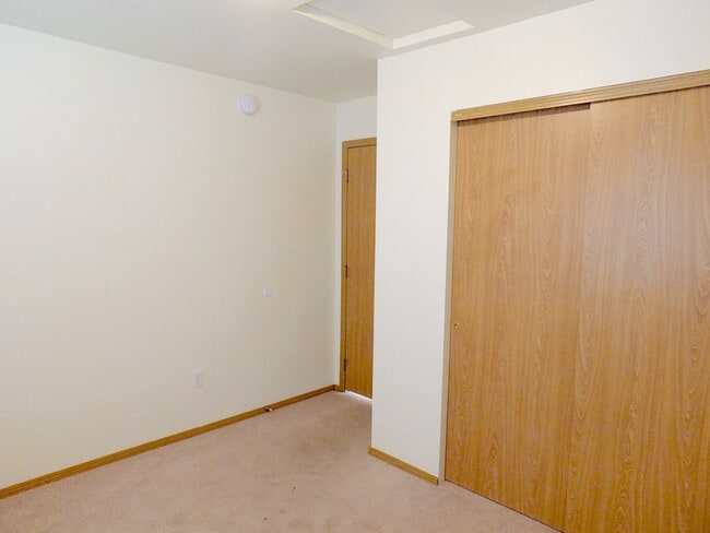Building Photo - 2 Bed 1.5 Bath Home on Corner Lot w/ Garag...
