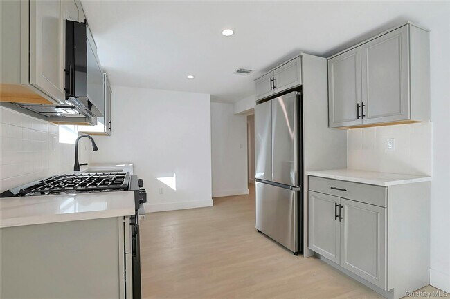 Building Photo - 229 Piermont Ave