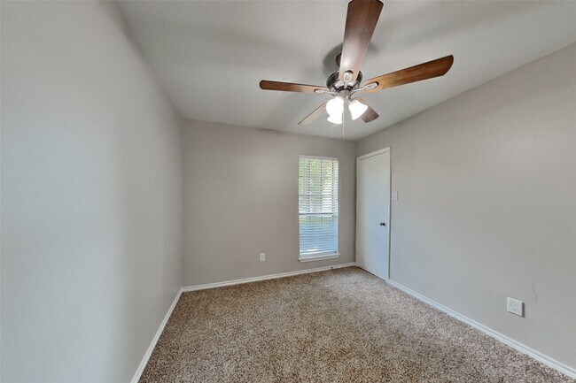 Building Photo - 17914 Autumn Hills Dr