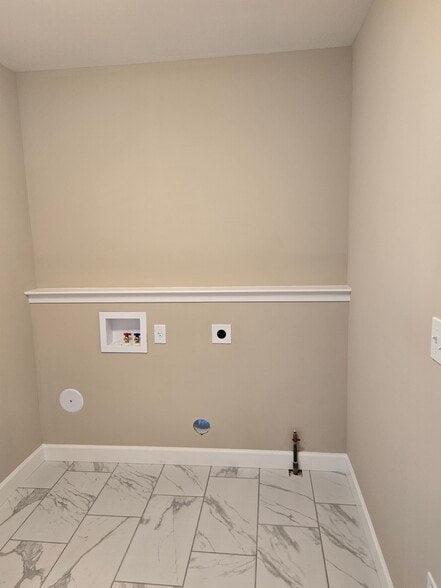 Building Photo - 2641 Cherry Farms Dr