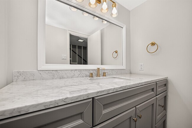 Building Photo - 10383 Briar Forest Dr